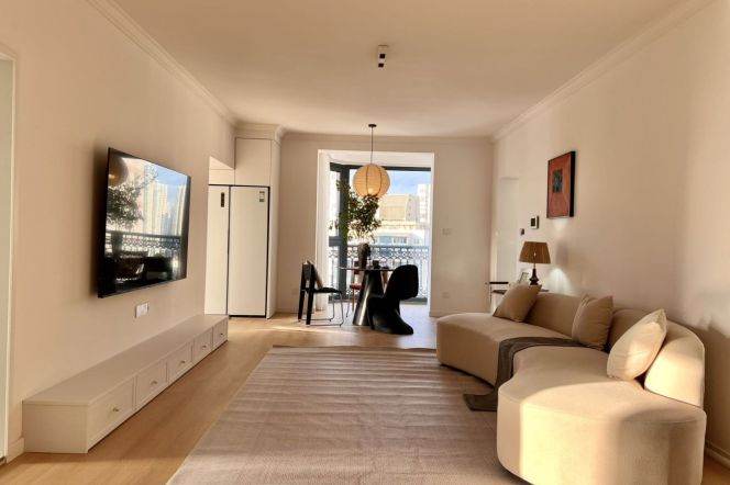Modern&Spacious Elevator 2Br/2Lr/1Bt@L2/11 Jiangsu Rd Station 