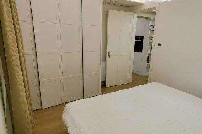 Modern 1 br with wall-heating + built-in oven in Jing'an .easy to L2/12/13 West NanJing Rd St.