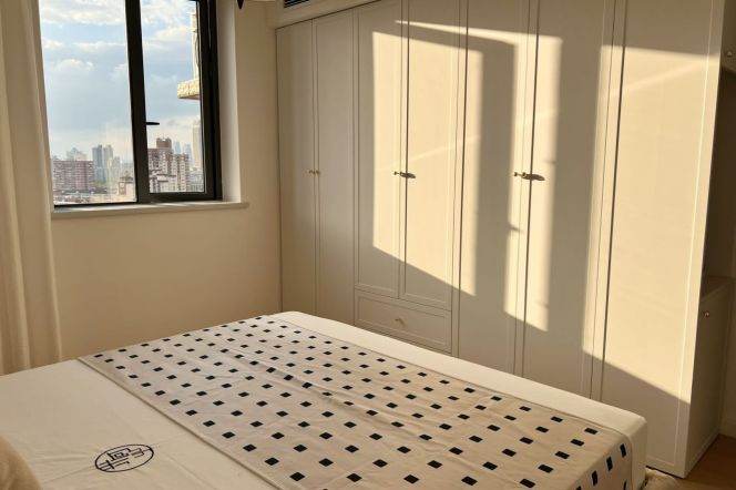 Modern&Spacious Elevator 2Br/2Lr/1Bt@L2/11 Jiangsu Rd Station 