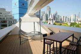 Jing'an Temple, with a 60-square-meter terrace, underfloor heating, and floor-to-ceiling windows.