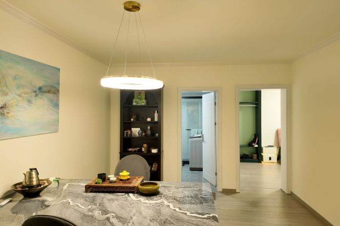 3 Brs, 2 Baths, 160 sqm with Lots of Natural Light @ Loushanguan metro L2
