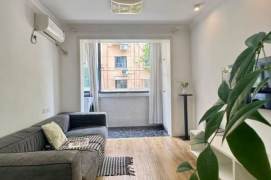 Spacious one bedroom apartment near Line10/11 Jiaotong University