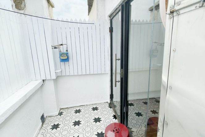 Duplex 2br 2baths lanehouse @Fumin rd   Line 2/7/14
