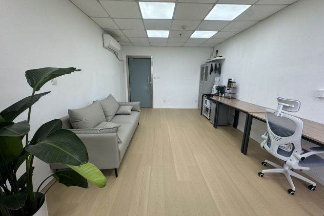 35sqm bright office I good neighborhood 2mins walk distance to Metro 