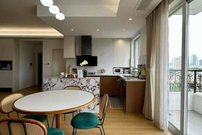 Elegant Baroque-style Residence on Classic Wutong Boulevard, Spacious 3-Bedroom 