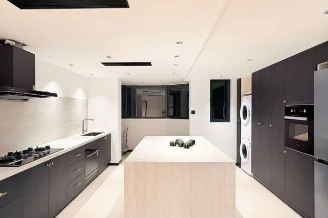 Brand new decoration 4brs with floor heating in Xujiahui 