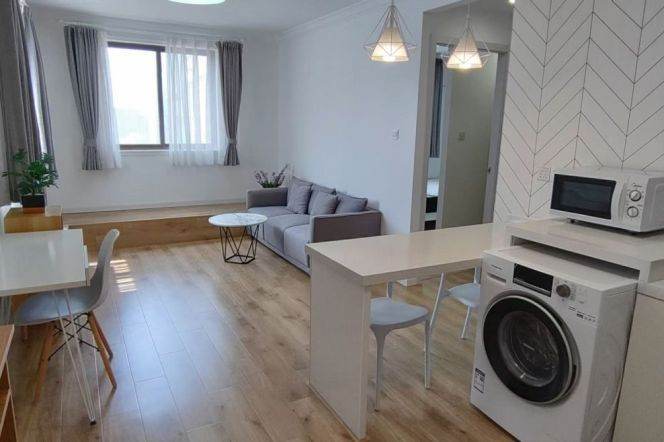 West Yan'an rd elevator 1BR apartment
