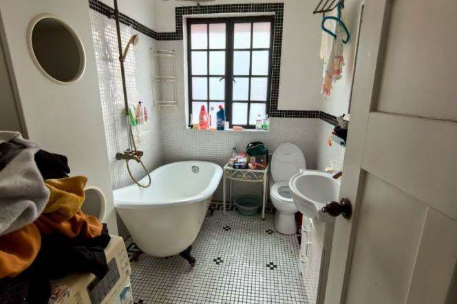 High ceiling 2Brs/2Lrs/2Bts apt nr Jingan temple,M2/7/11