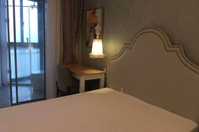 1Room with private bathroom near line 1/9/11 Xujiahui and Jiao'tong  Uni can long and short lease
