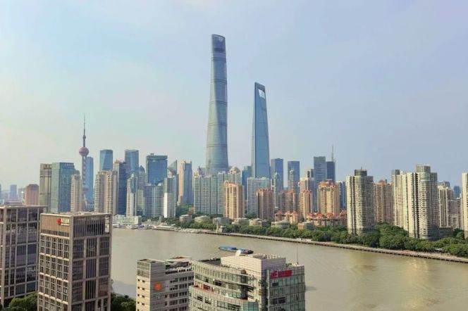  River-view Apartment with Private Terrace | Spacious Layout Near Riverside   