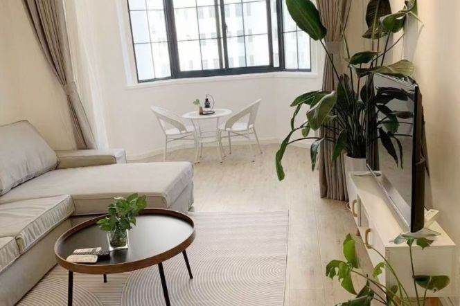 Elevator 1BR · Shimen 2nd Road · 5 mins to Metro Lines 1/12/13 · Hanzhong Road
