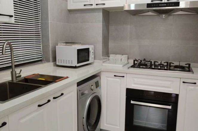 Jiaotong University elevator 2BR apartment with balcony