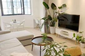Elevator 1BR · Shimen 2nd Road · 5 mins to Metro Lines 1/12/13 · Hanzhong Road