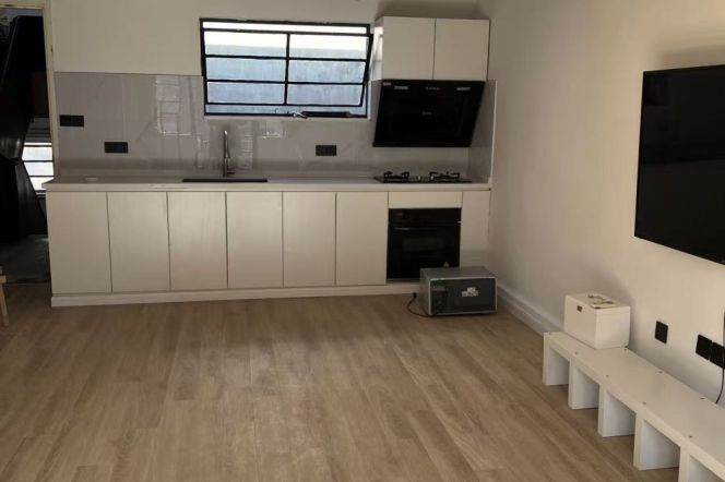 Changshu rd 1BR apartment with balcony
