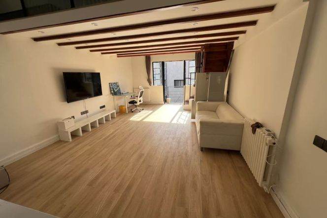 Changshu rd 1BR apartment with balcony