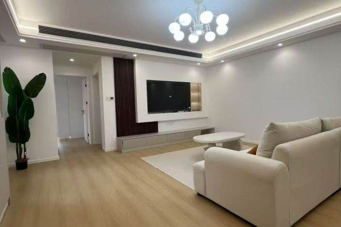Elevator Spacious 2Br/2Lr/1Bt Close to L2/11 Jiangsu Rd Station 