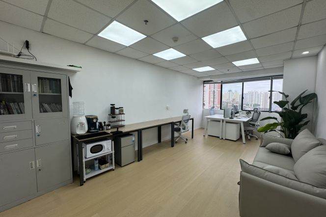 35sqm bright office I good neighborhood 2mins walk distance to Metro 