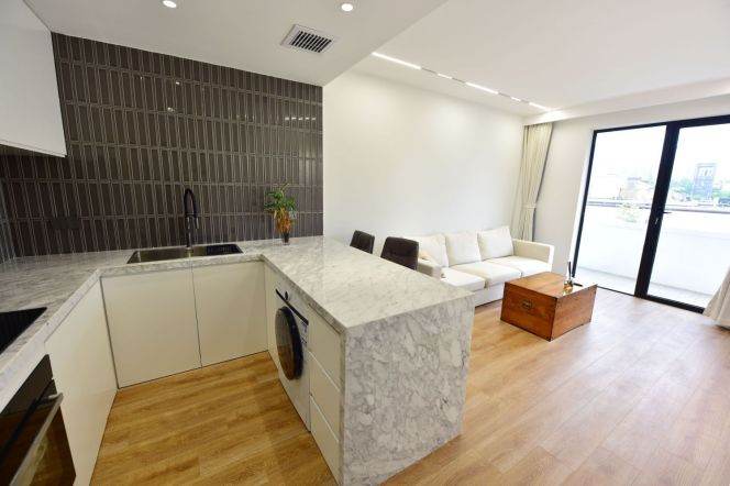 Valuable Yueyang Rd with Balcony/Floorheating/Oven 15.5K  