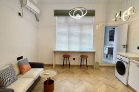 Lovely and cozy one bedroom near Wuning rd station 