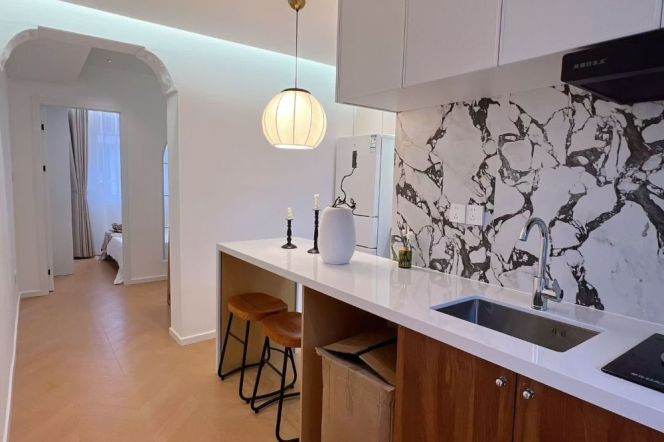 Good Value 1Br/1Lr/1Bt Super close to L3/4/10 Hongqiao rd Station 