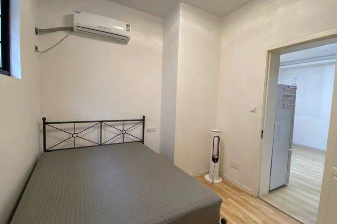 Bright 1Br/1Lr/1Bt apt nr Changshu rd,M1/7