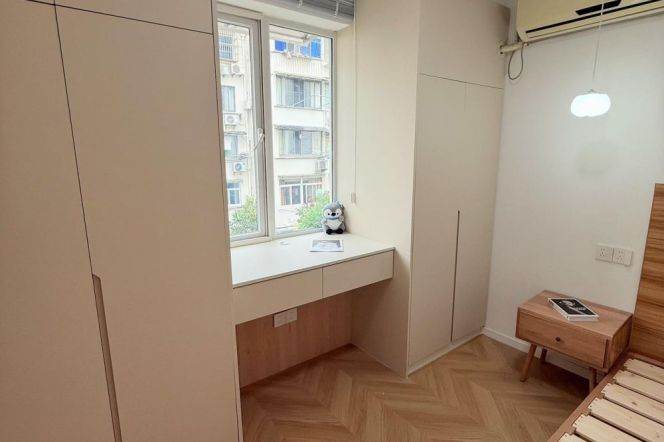 line 3/4/10 hongqiao road - 1br renovated with elevator - bright 
