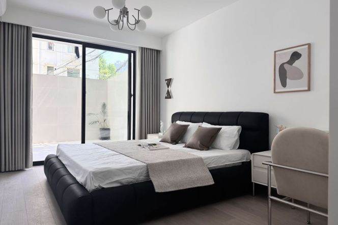 Newly Renovated 1+1Br/2Lr/1Bt Close to L2/3/4 Zhongshan Park Station 