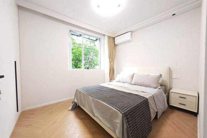 Newly Renovated 1Br/2Lr/1Bt Close to L3/4/10 Hongqiao Rd Station 