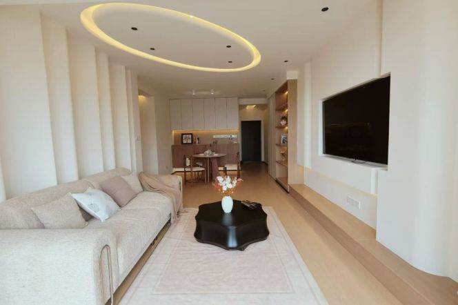 High-End 3-Bedroom | Gubei Core with Parking