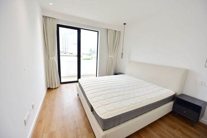Valuable Yueyang Rd with Balcony/Floorheating/Oven 15.5K  