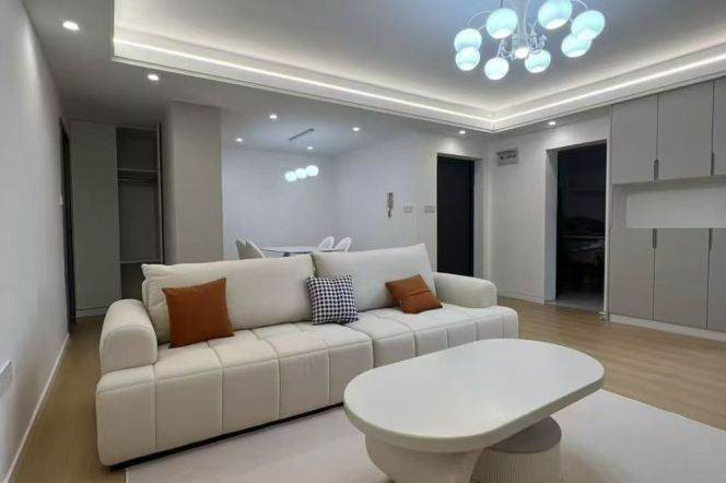 Elevator Spacious 2Br/2Lr/1Bt Close to L2/11 Jiangsu Rd Station 