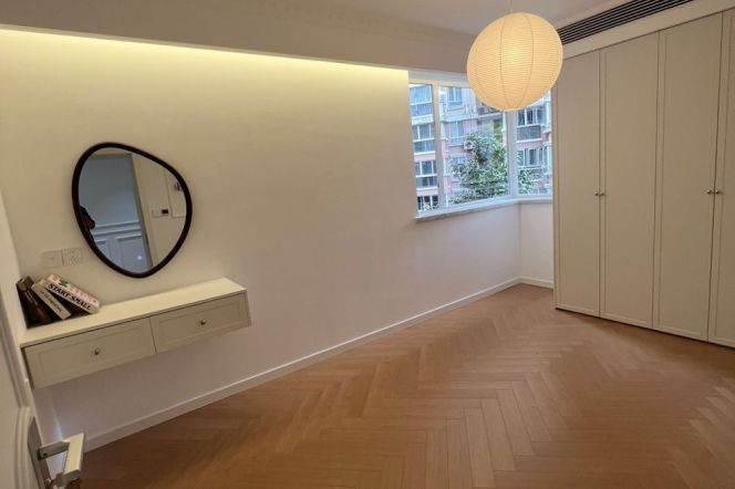 Brand new 3brs/2baths & balcony/elevator @Shangcheng Rd & Line 2/9