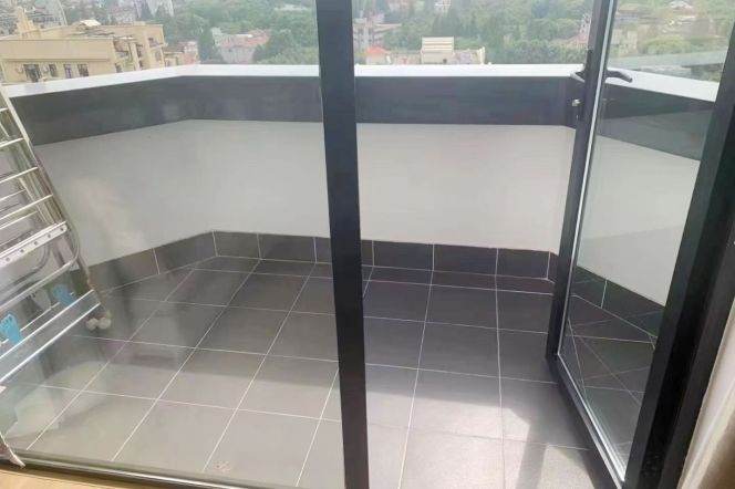 Highrise Wulumuqi/Wuyuan Rd 1BR with Balcony,Wallheating 12.5K 