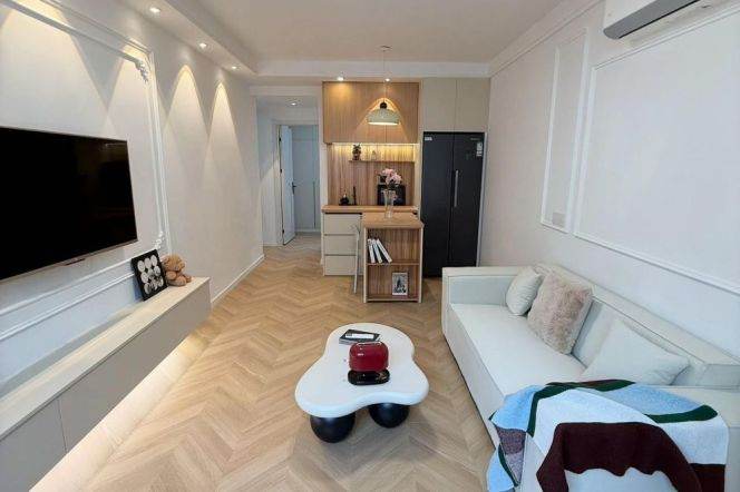 line 3/4/10 hongqiao road - 1br renovated with elevator - bright 