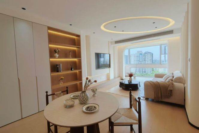 High-End 3-Bedroom | Gubei Core with Parking