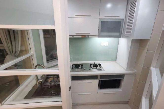 Full furnished 1br/2living & elevator@Jiangsu Rd & Line 2/11