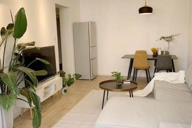 Elevator 1BR · Shimen 2nd Road · 5 mins to Metro Lines 1/12/13 · Hanzhong Road