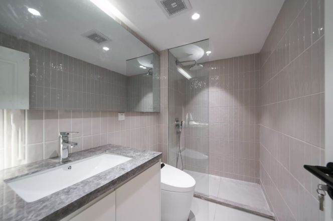 Floor Heating 2Br w. Balcony W. Nanjing Rd Station