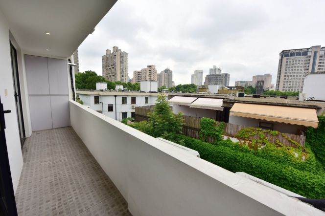 Valuable Yueyang Rd with Balcony/Floorheating/Oven 15.5K  