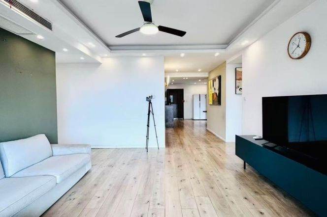 3 Brs, 2 Baths, Terrace/Floor heating/Oven/Gym/Swimming pool, 160 sqm@Zhenping metro L3,4&7