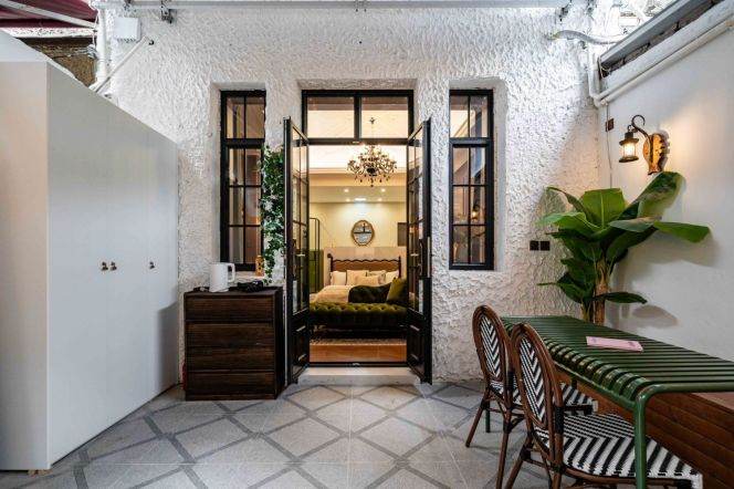 Traditional Stylish 1Brm With A Yard Near Line 1/10/12 South Shaanxi Rd