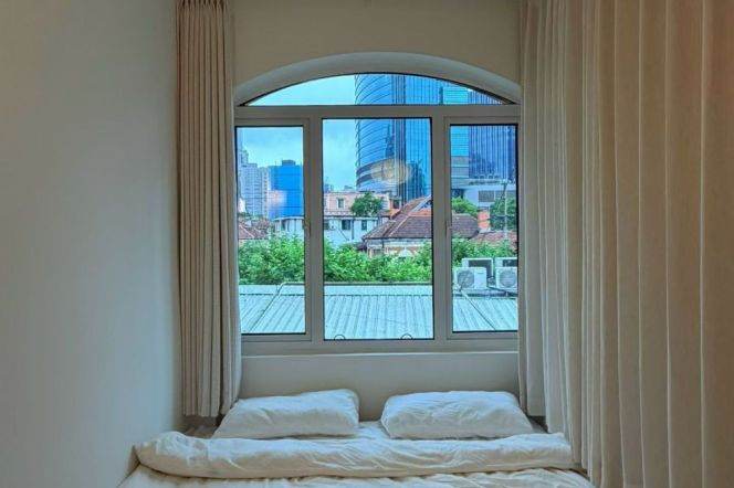 Plaza 66 - balcony - good vibe - old villa - West Nanjing Road CBD