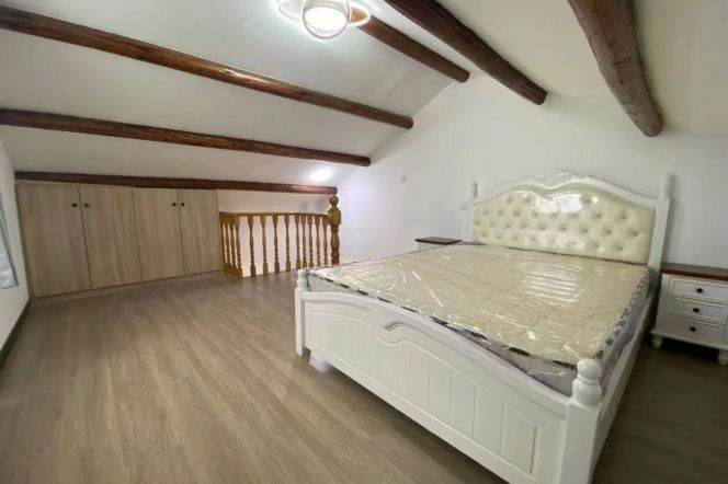 cozy high ceiling 1br +public yard Nr iapm M1/10/12