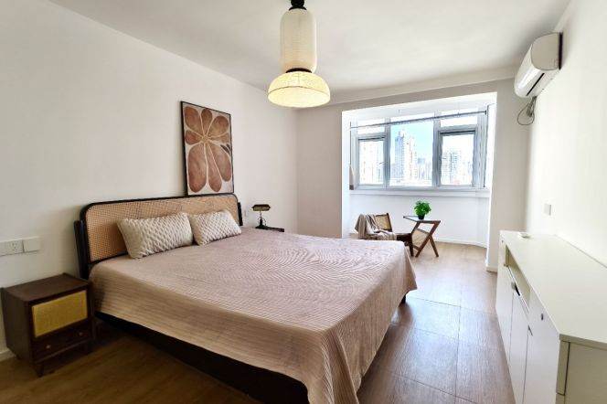 Jiangsu rd metro L2&11 /New 2Br +elevator /bright and warm/storage