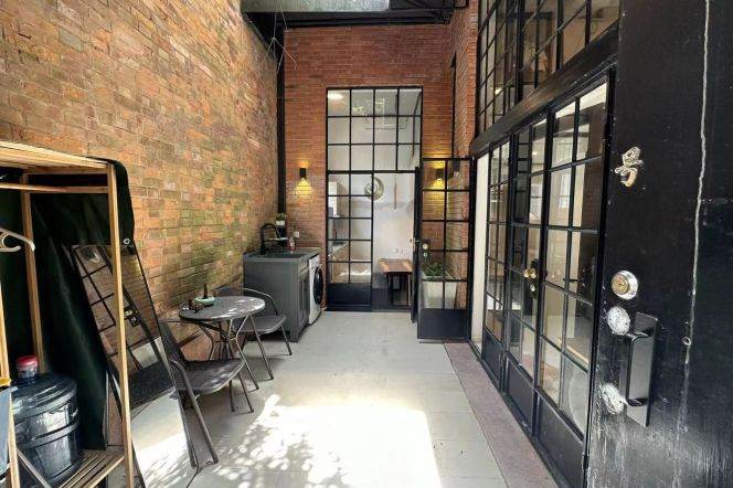 Nice Yard 2+1BR APT Fuxing(w) Rd Changshu Rd 12k