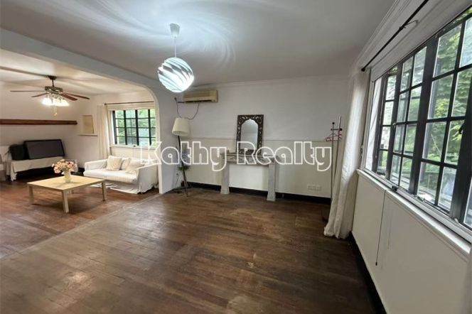 Beautiful old house 2+1 BR Yuyuan Rd 12.8k