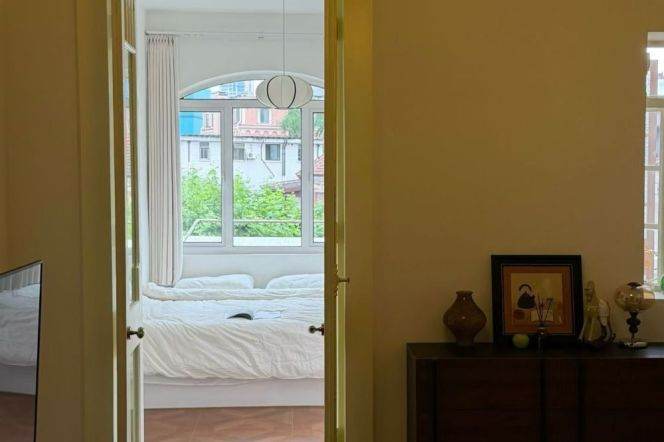 Plaza 66 - balcony - good vibe - old villa - West Nanjing Road CBD
