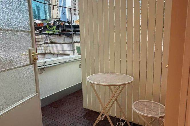 Plaza 66 - balcony - good vibe - old villa - West Nanjing Road CBD