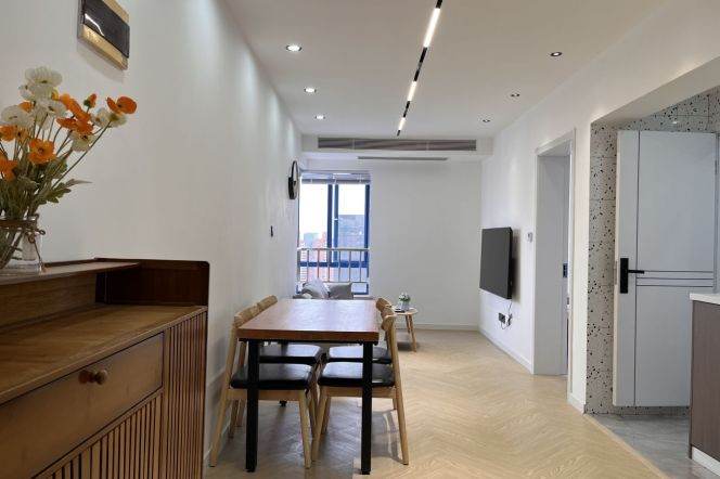 Modern&Bright&Spacious 1Br + elevator /Next to L2&11 Jiangsu Rd /L14 Wuding rd 