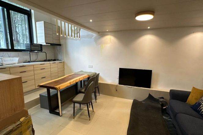 Nice Yard 2+1BR APT Fuxing(w) Rd Changshu Rd 12k